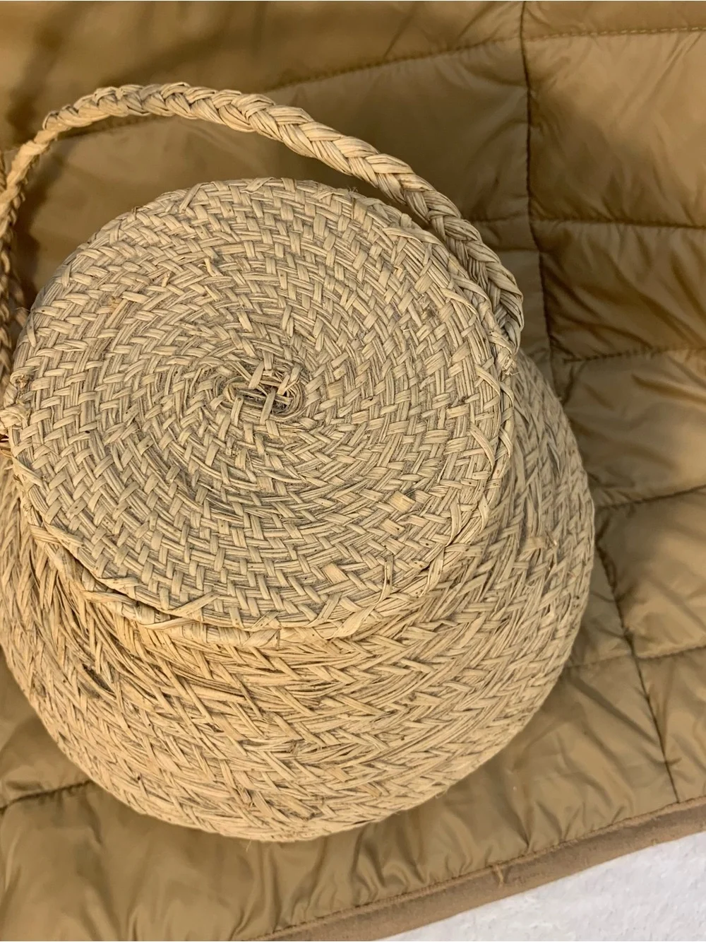 Handcrafted Sweetgrass Basket Attached Lid/ Braided Strap